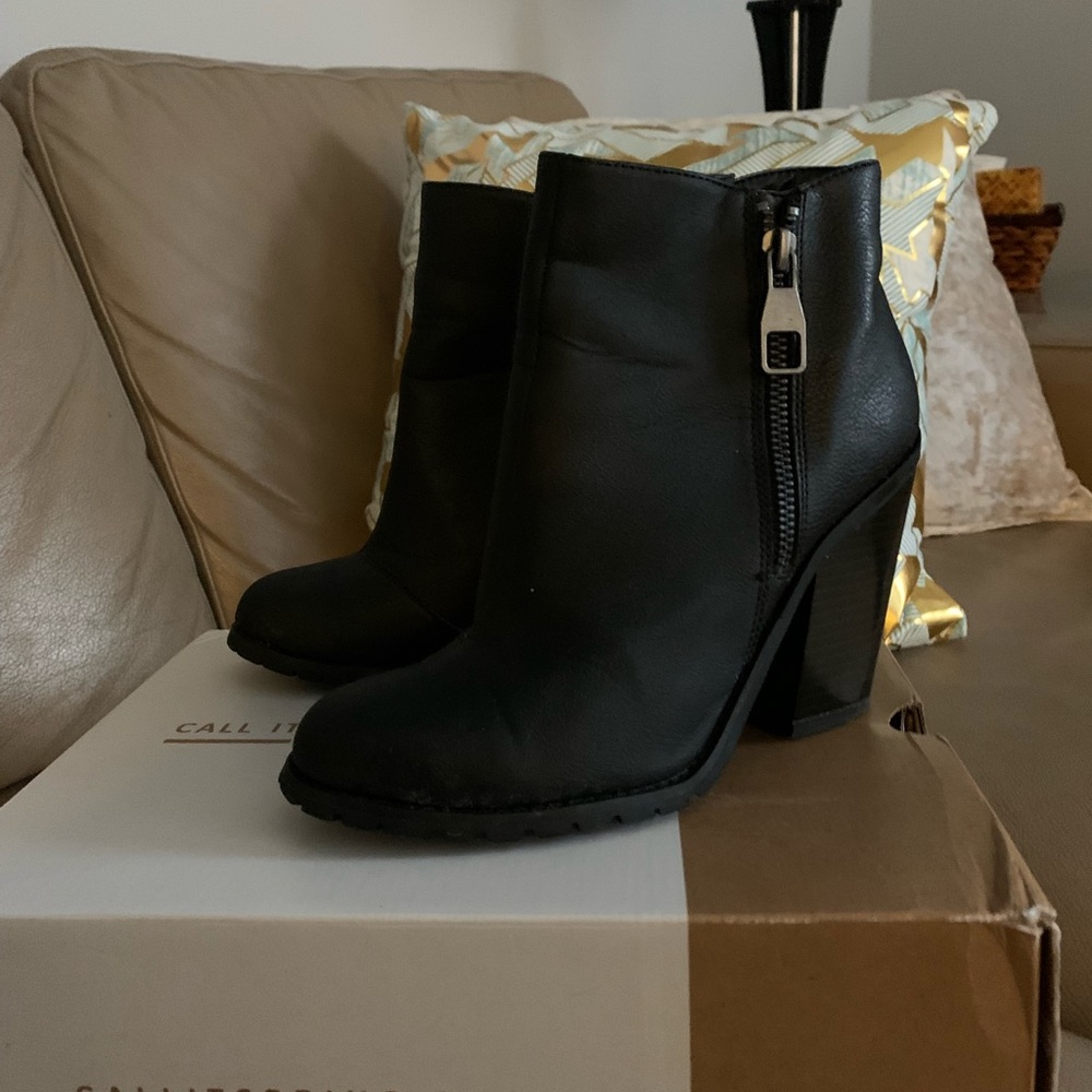 New without tags vegan leather boots size 8